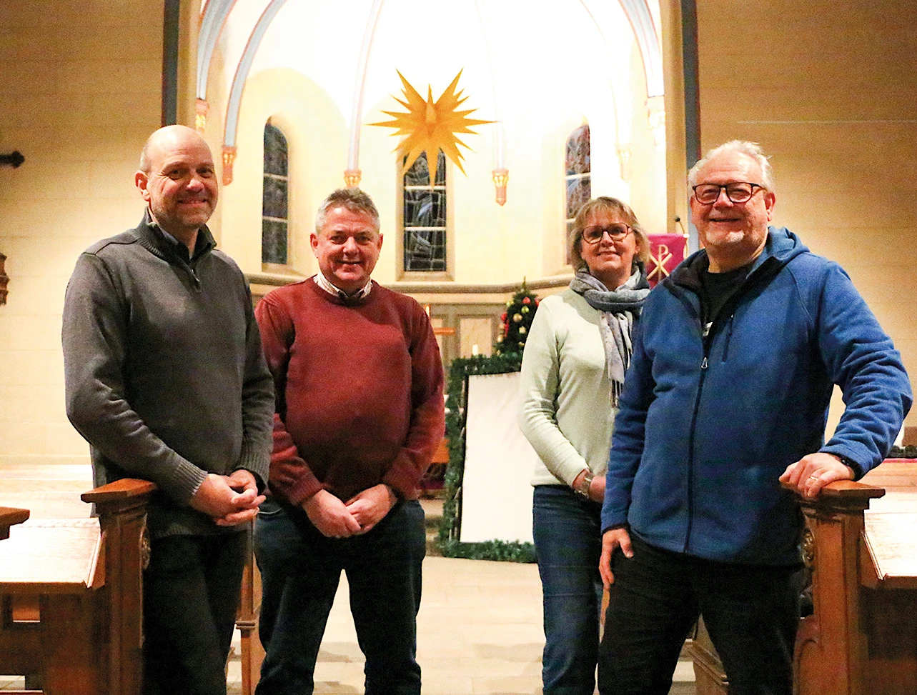 Gruppenbild in Kirche