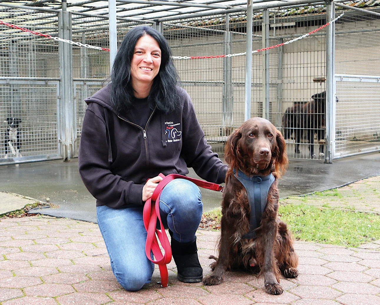 Tierheim-Leiterin Kirsten Simon mit Benno