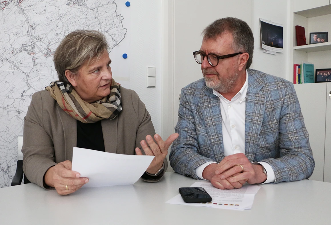Bürgermeisterin Melanie Witte-Lonsing (l.) und Kämmerer Frank Mielke.