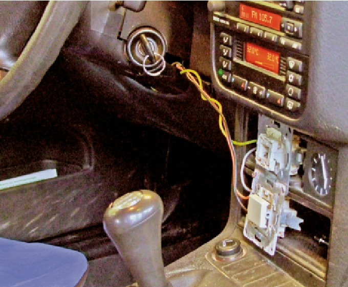 Laienhafte Bastelei im Auto