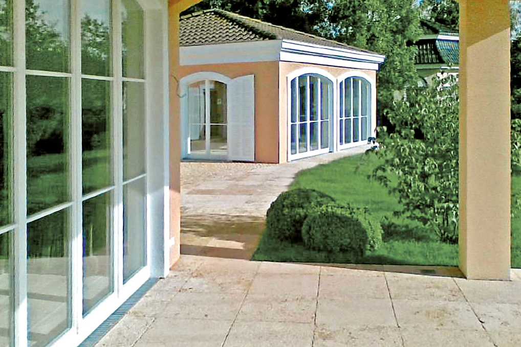 Terrasse und Gartenhaus