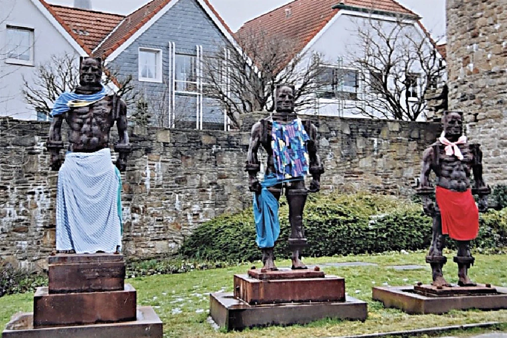  Eisenmänner an der Hattinger Stadtmauer
