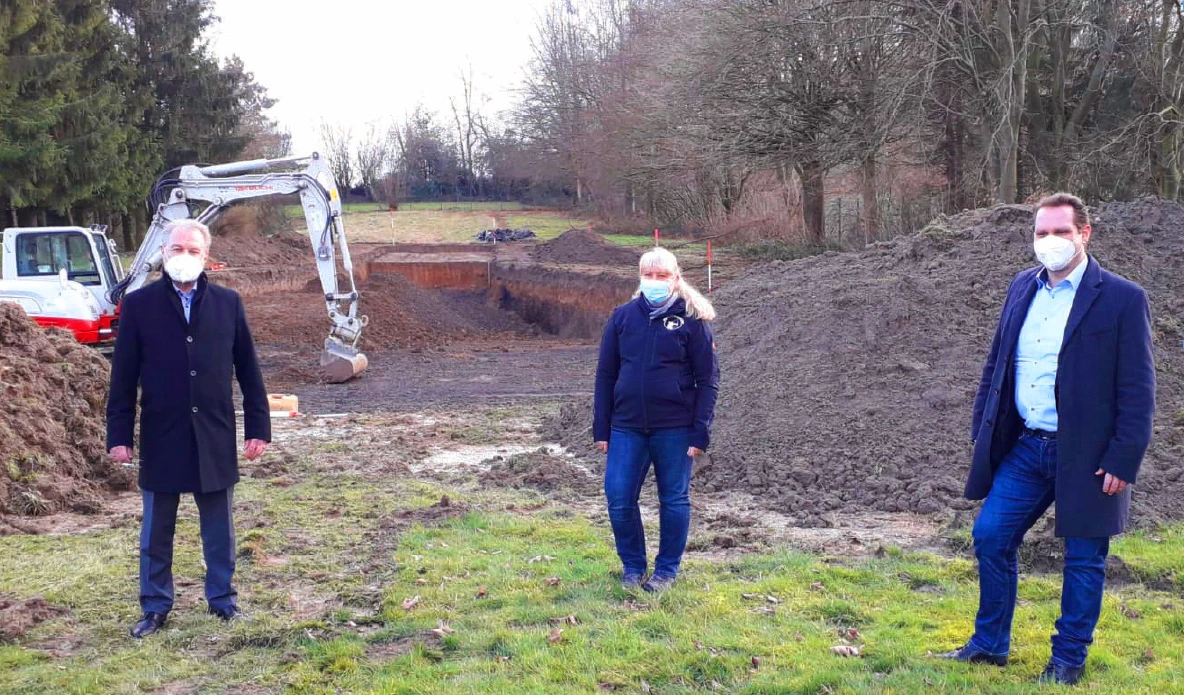 Ralph Holtze (ZGS), Katja Denninghaus (1. Vorsitzende) und Volker Hoven (1. Beigeordneter)
