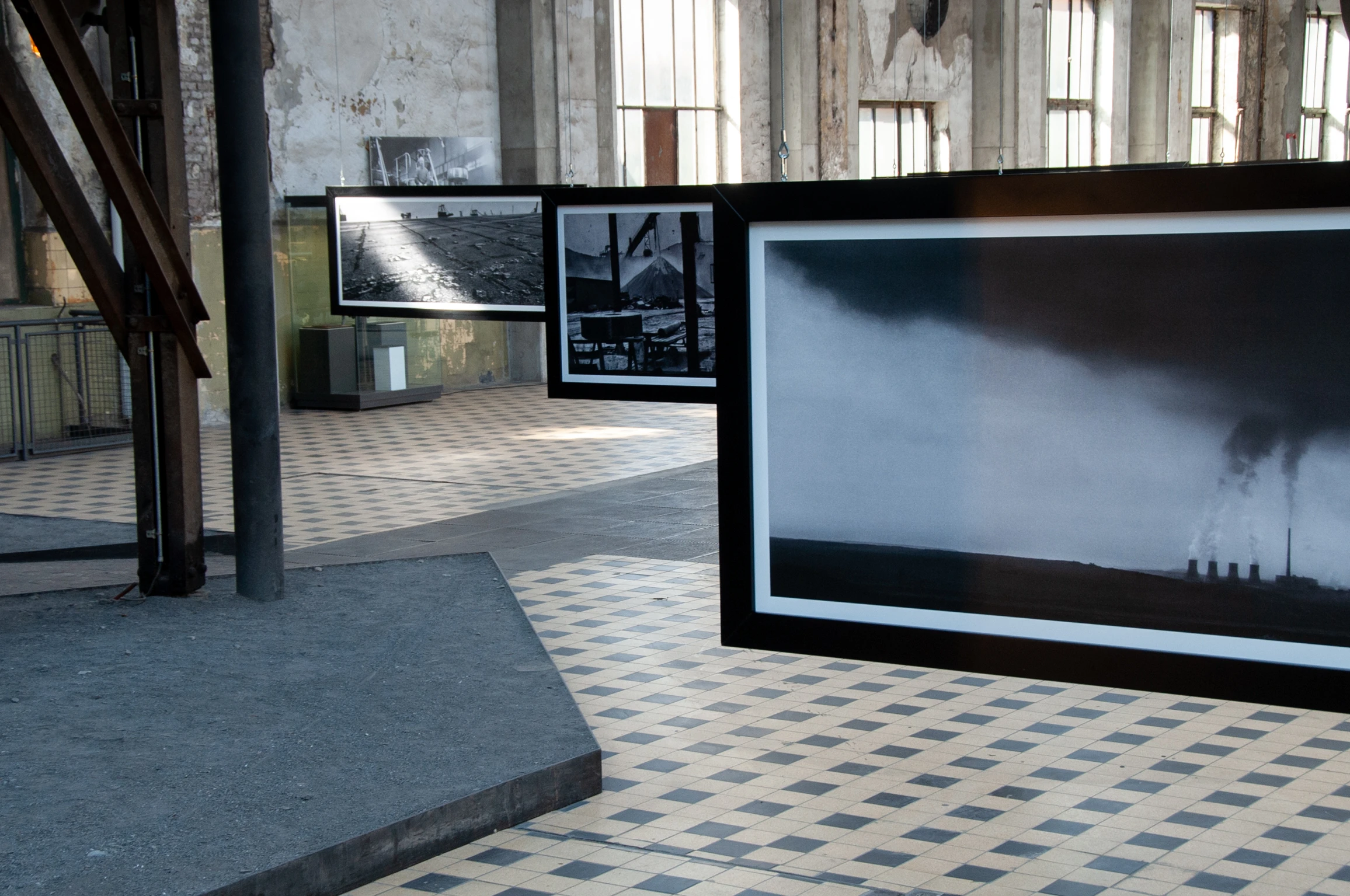 Blick in die Ausstellung „Josef Koudelka - Industries