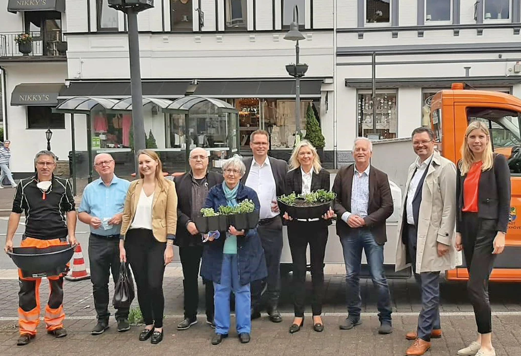 Team für Blumenampeln in Sprockhövel