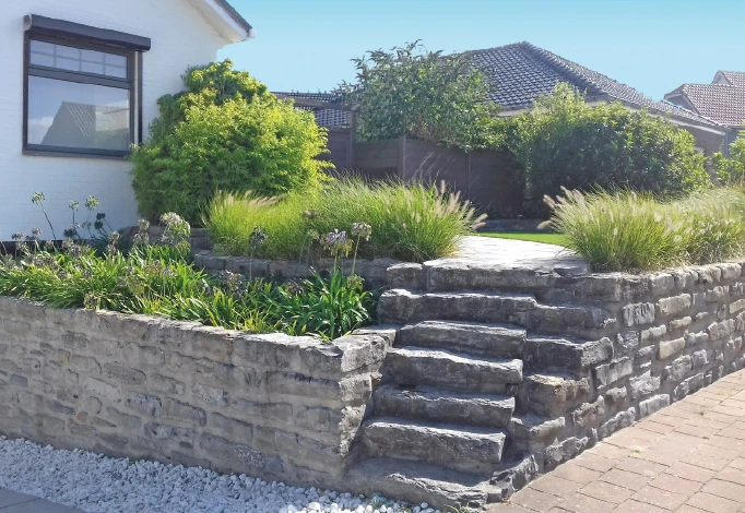 Beispiel für Mauerbau im Garten