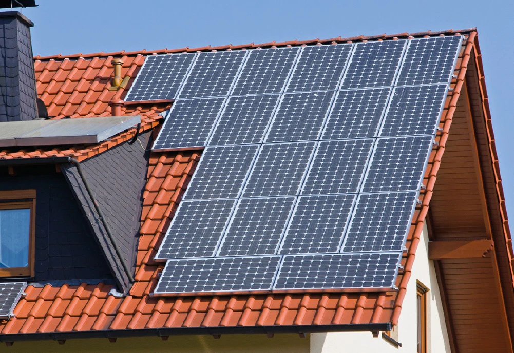 Hausdach mit Solarzellen