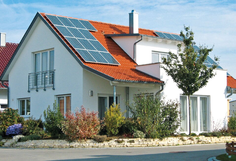 HAUS-Dach-Fotovoltaik.jpg