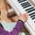 Kind am Keyboard