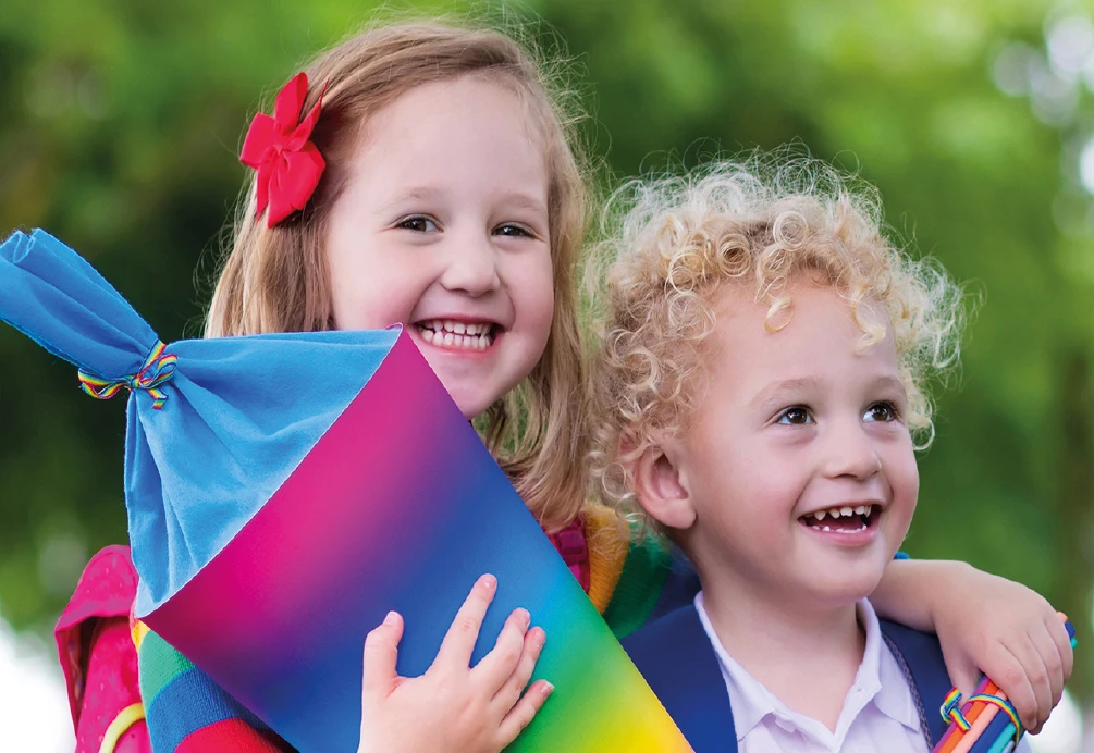 Kinder mit Schultüte