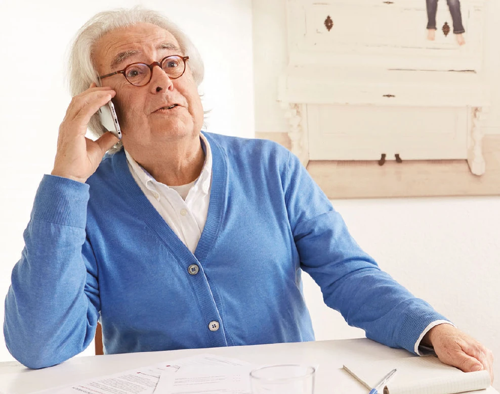 Mann am Telefon