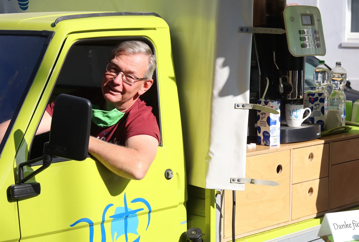Tom Apel mit Limetti, dem limettengrünen Flitzer