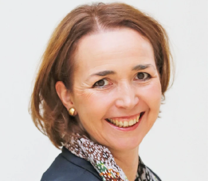  Angela Freimuth