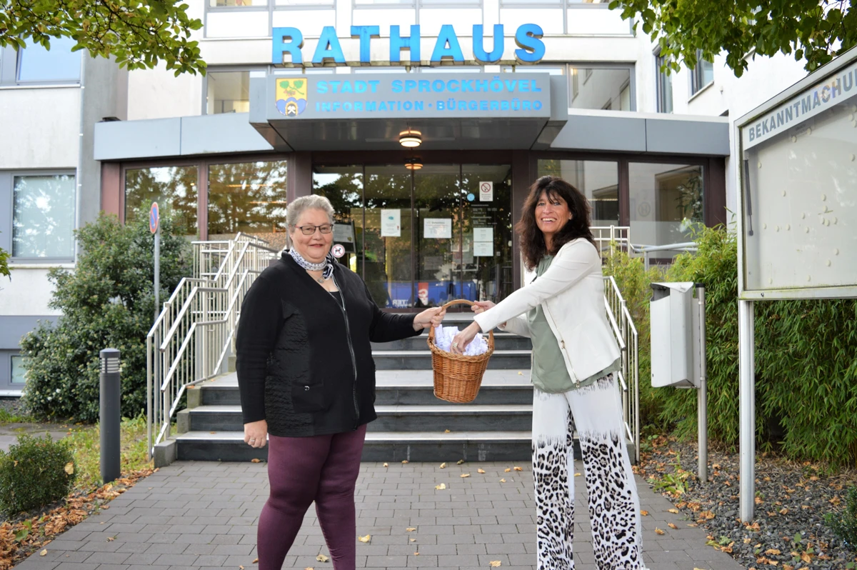 Kerstin Eggert (Seniorenbüro der Stadt Sprockhövel), Bürgermeisterin Sabine Noll