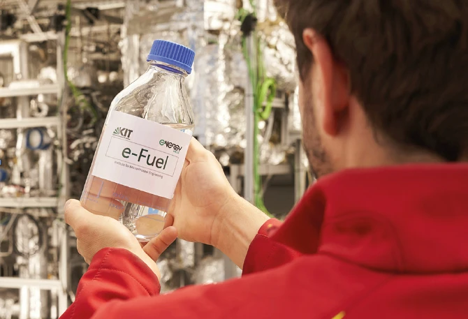 e-Fuel-Flasche