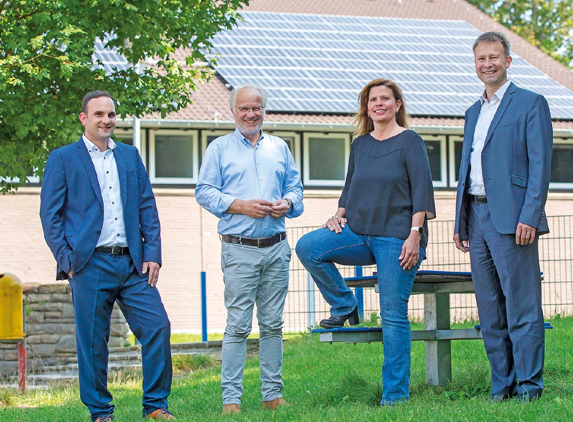 Team Fotovoltaik für Schuldach