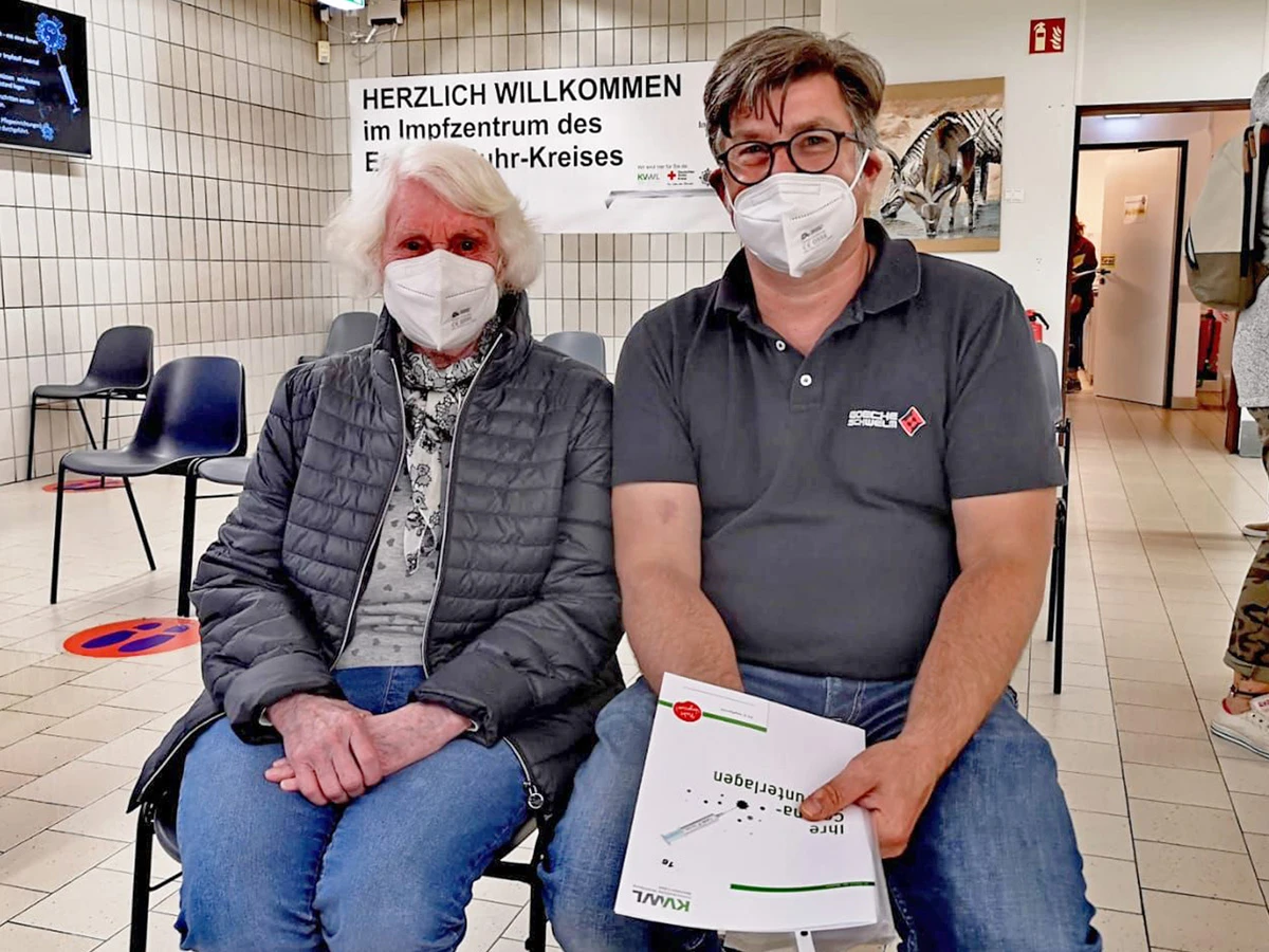 Letzte Impflinge im Impfzentrum