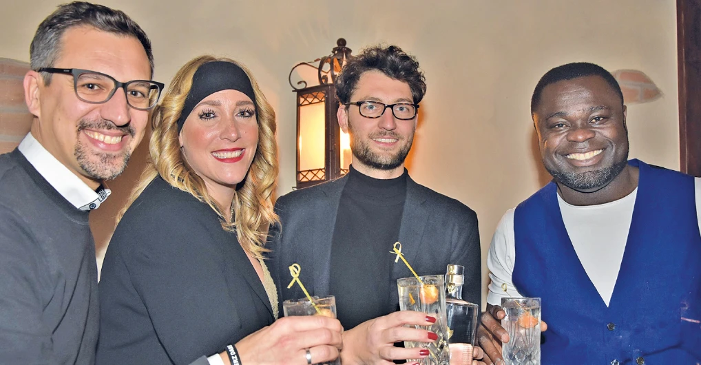Michaela Habbel präsentiert den Gin gemeinsam mit Timo Marner, Jens Conrad und Gerald Asamoah im Rahmen eines Launch Event. 