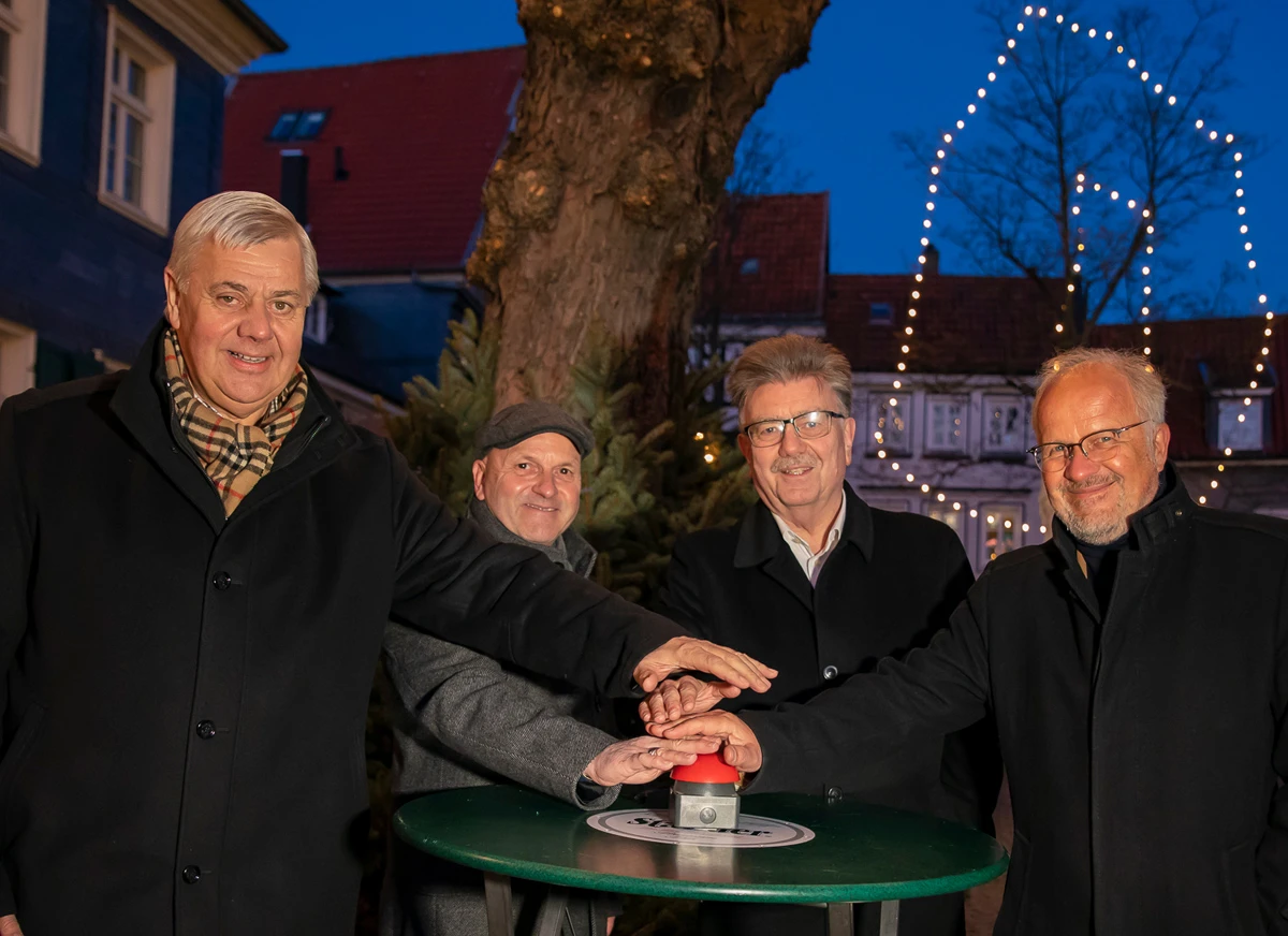 Alfred Schulte-Stade (Der Schultenhof), Georg Hartmann (Geschäftsführer Hattingen Marketing), Dr. Udo Polenske (Pfarrer der St. Georgs-Kirche) und Bürgermeister Dirk Glaser