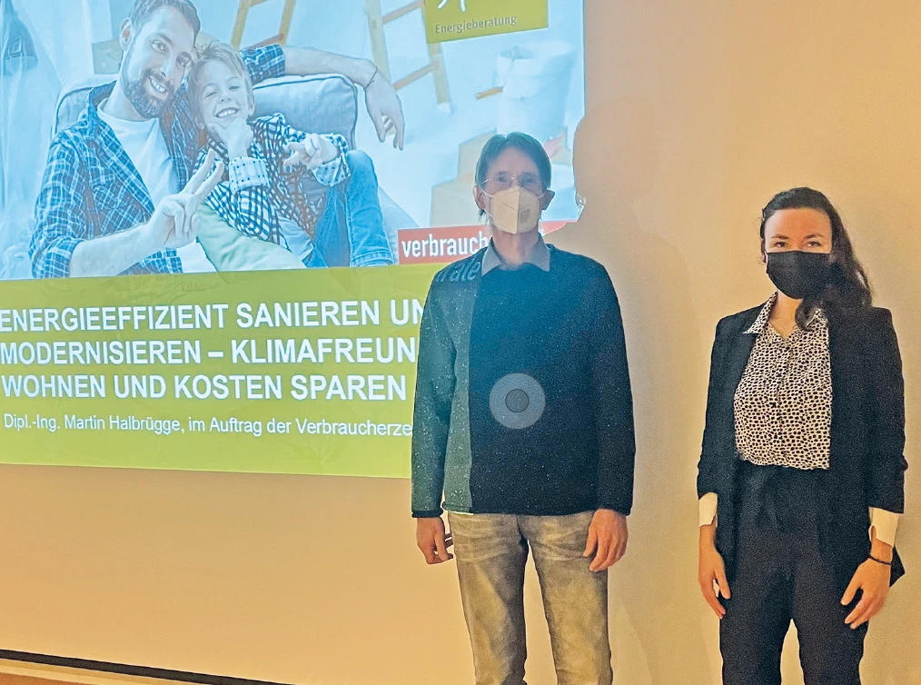 Martin Halbrügge, Energieberater der Verbraucherzentrale NRW, und Ioanna Ioannidou, Klimaschutzmanagerin der Stadt Sprockhövel