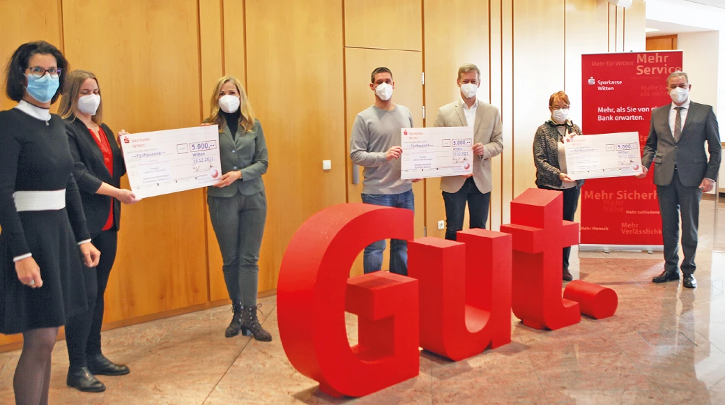 Stiftung übergibt Preisgelder