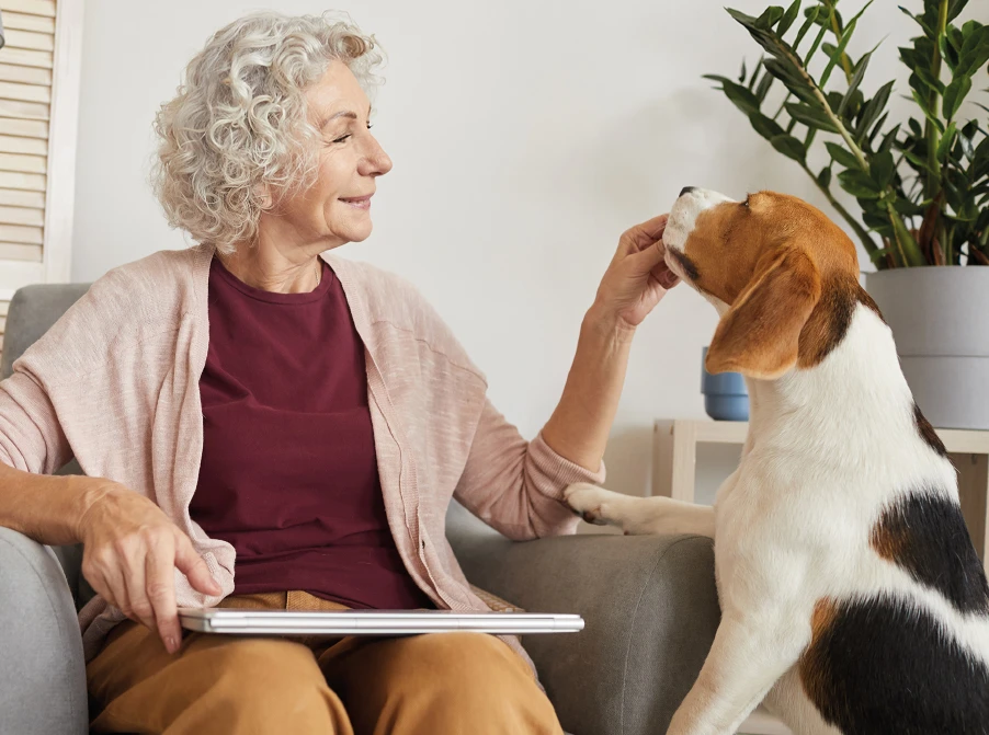 Frau mit Hund