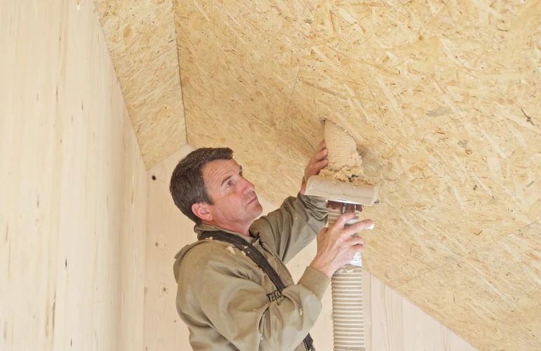 Einblasdämmung aus Holzfaser