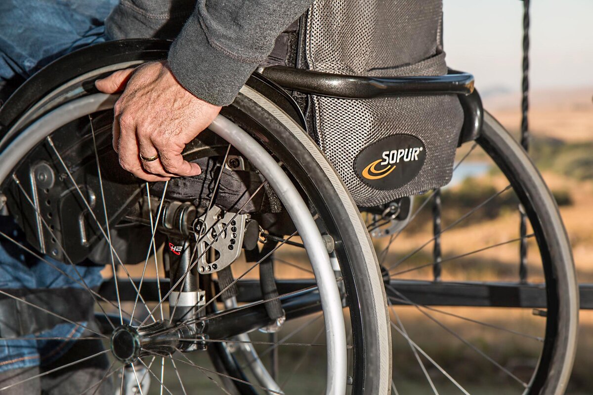SON-BRN-Rollstuhl-Behinderte-wheelchair-Pixabay.jpg