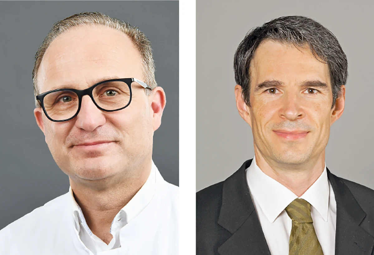 Dr. Mario Iasevoli, Chefarzt der Klinik für Innere Medizin (links), und Chefarzt Matthias Blase, Klinik für Allgemein- und Viszeralchirurgie am Evangelischen Krankenhaus Witten.