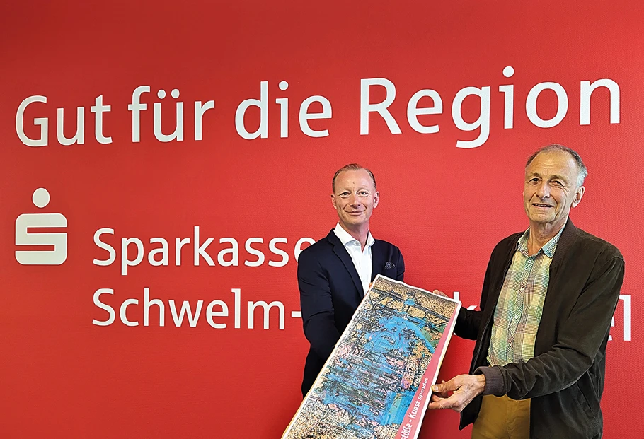 Daniel Rasche vom Vorstand der Sparkasse Schwelm-Sprockhövel und Organisator Ulrich Gimbel