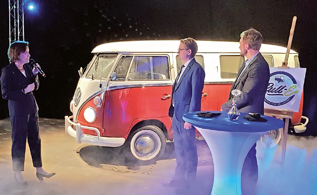 Bull-E Vorstellung, alter VW Bulli mit E-Antrieb