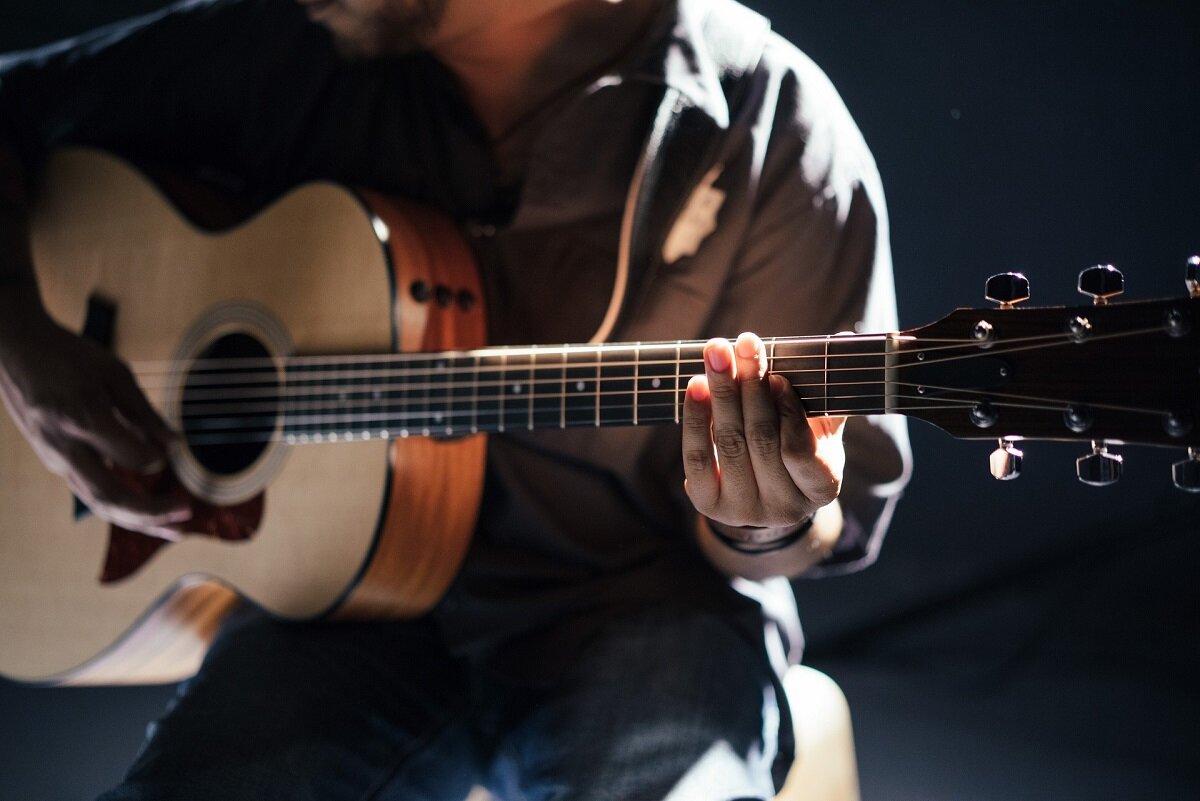SON-BRN-Gitarre-acoustic-Pixabay.jpg