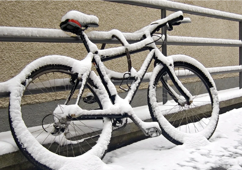 Fahrrad im Schnee