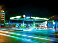 AUTO-Tankstelle-Nacht-ampnet.jpg