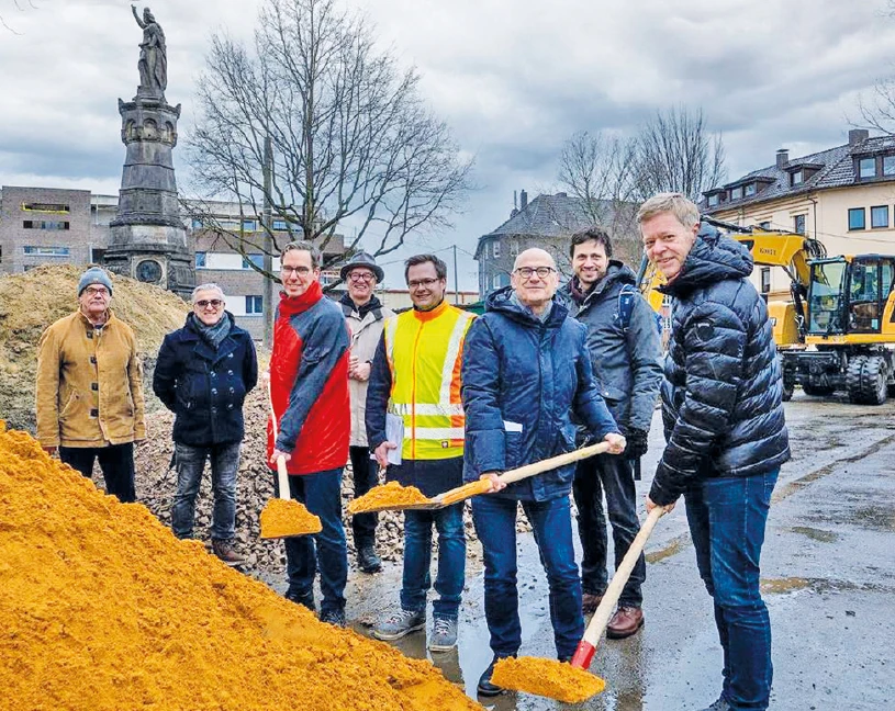 Spatenstich am Karl-Marx-Platz