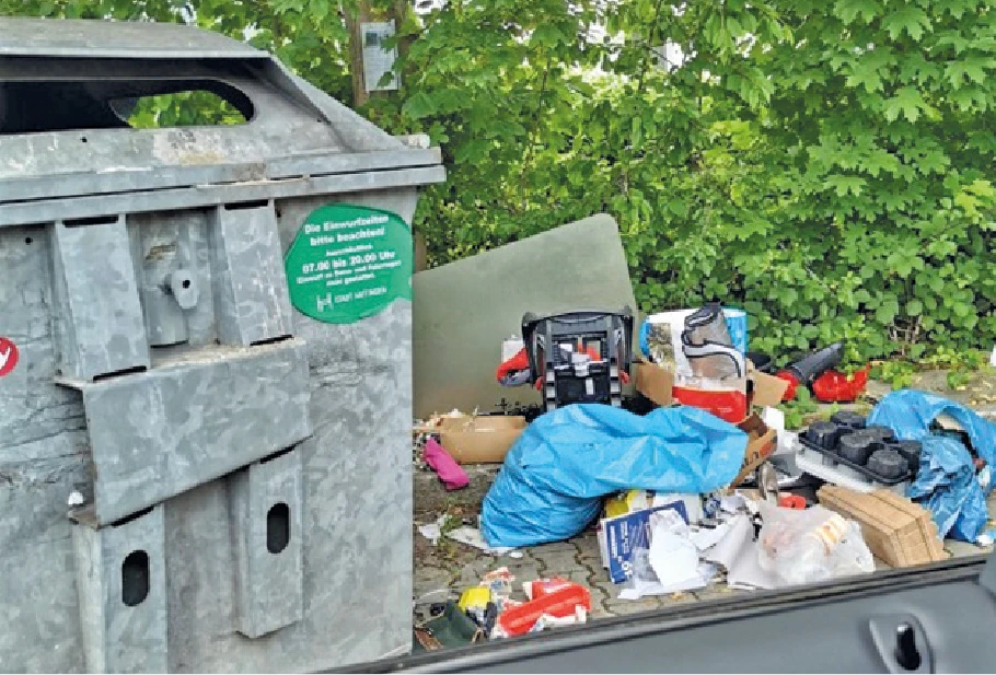 Müll neben Container