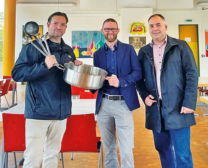Björn Dittmann, Küchenchef Dussmann Group, Matthias Tacke Schuldezernent und Jens Michael Woernle