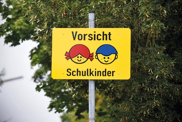 Schild: Vorsicht Kinder