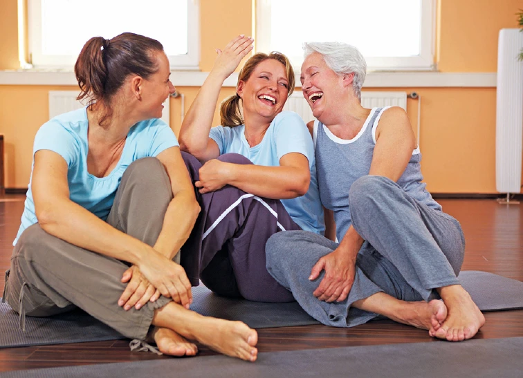 Drei Frauen nach dem Yoga