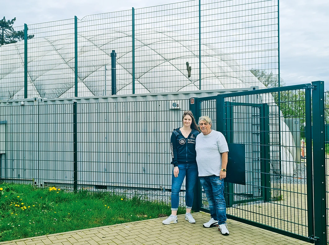 Leonie Isemann und Geschäftsführer Johannes Apel