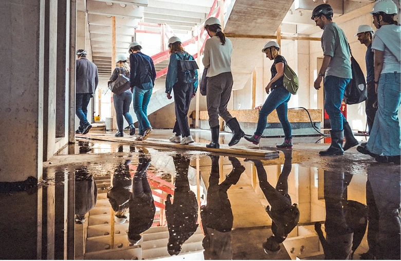 Baustellenbegehung der Politiker