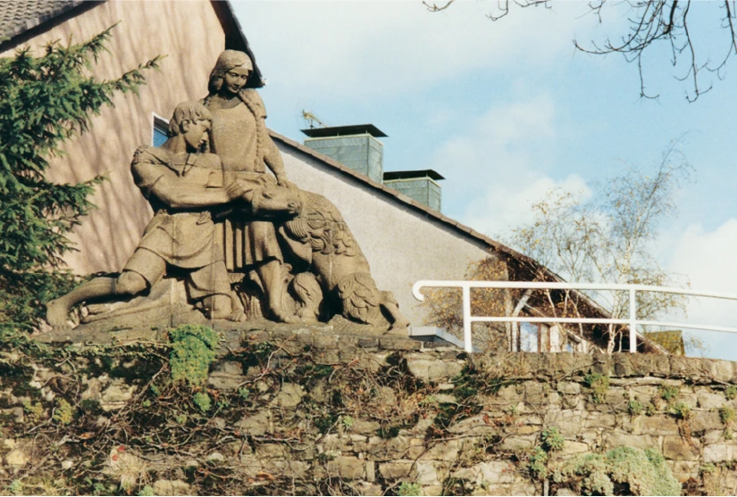 Das Roswitha-Denkmal