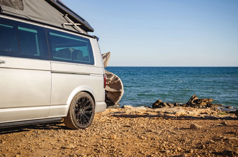 Campingbus am Strand