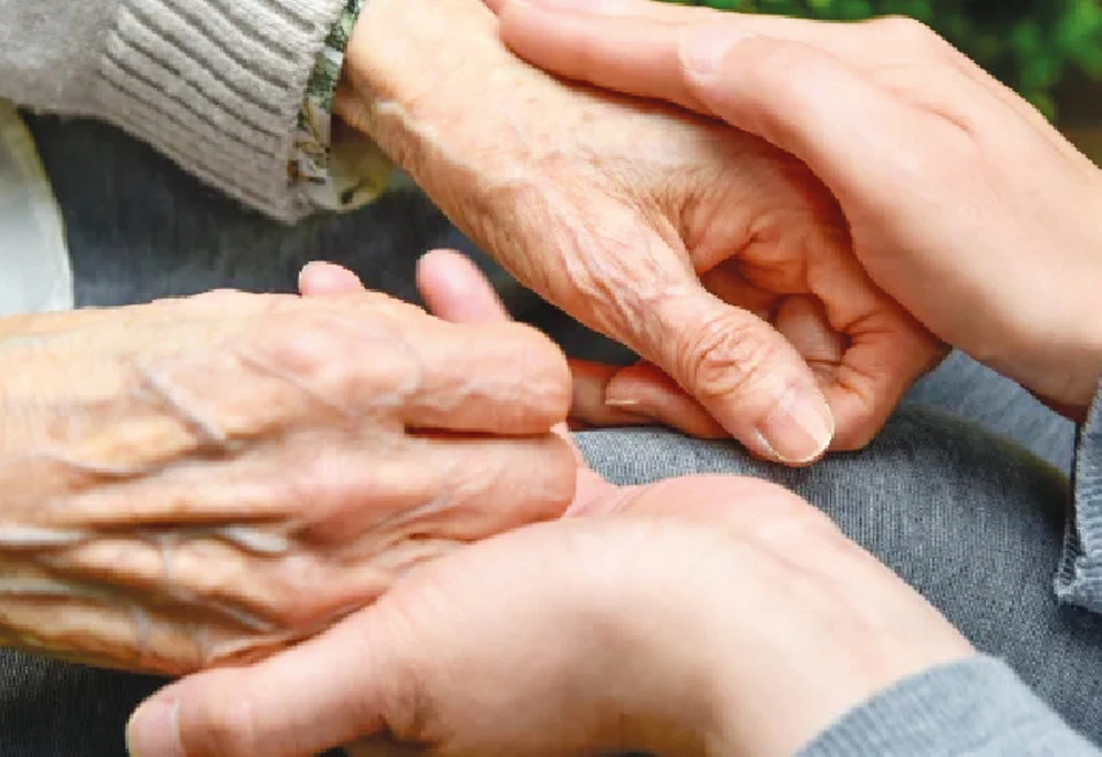 Symbolbild Pflege, Großaufnahme Hände